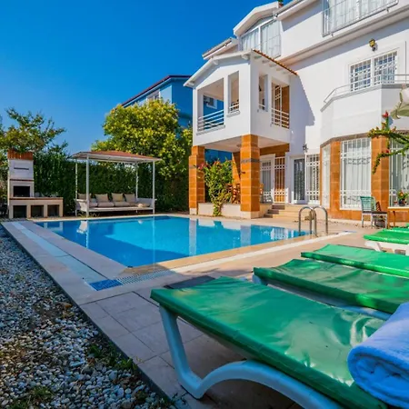 فندق Infinity White 4*